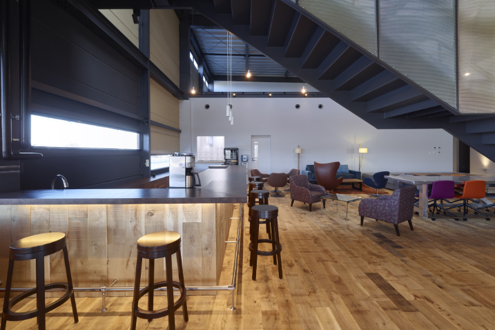 プロダクションセンター内装